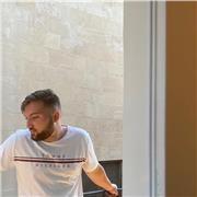 Me gusta el mundo del marketing, tengo el grado medio de comercio y marketing y actualmente estoy cursando marketing y publicidad. También llevo las redes sociales de un club de baloncesto a nivel nacional